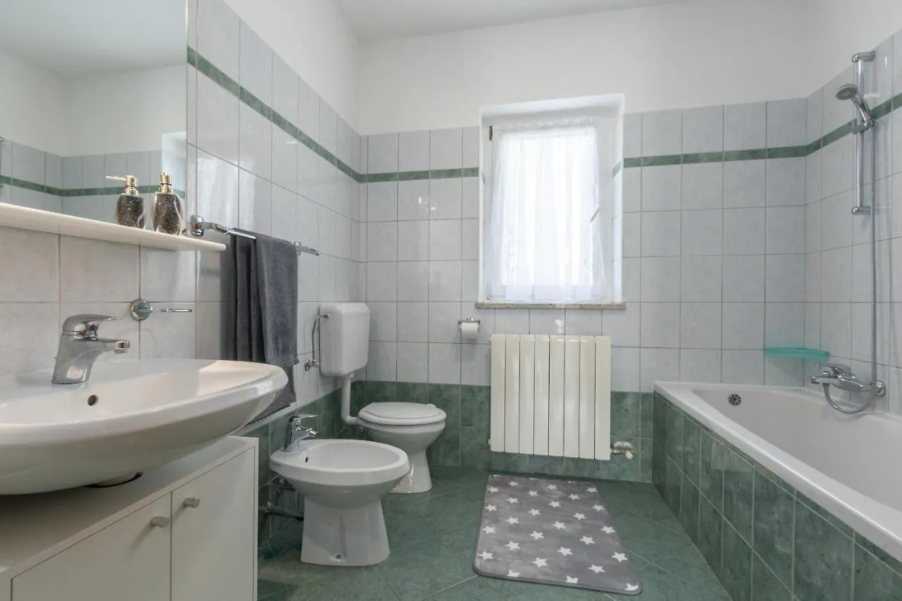 Apartments Emil Pula 0*,