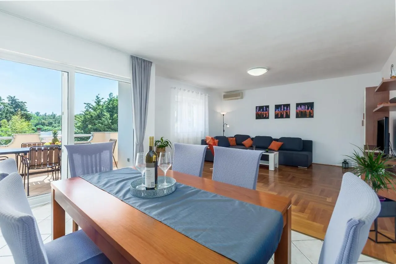 Apartments Emil Pula 0*,  Croatia