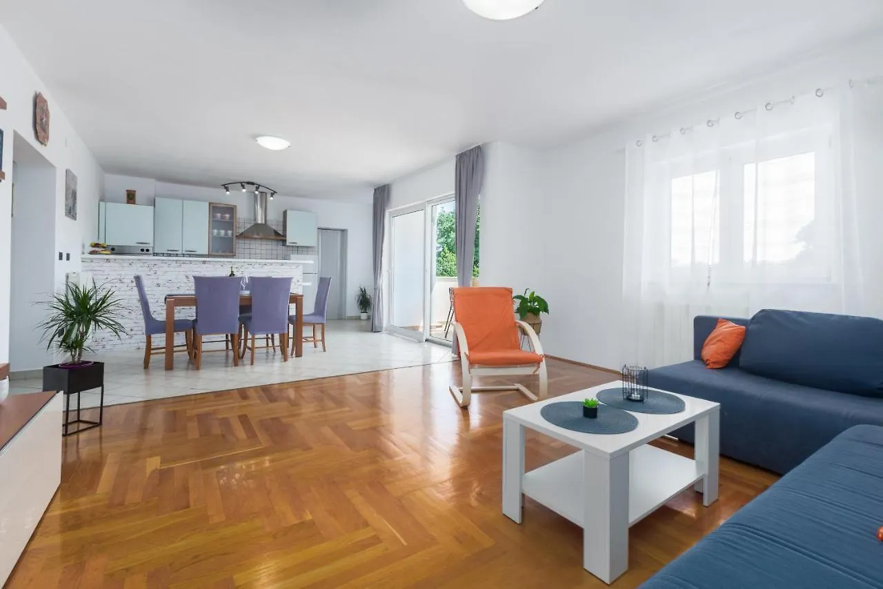 Apartments Emil Pula