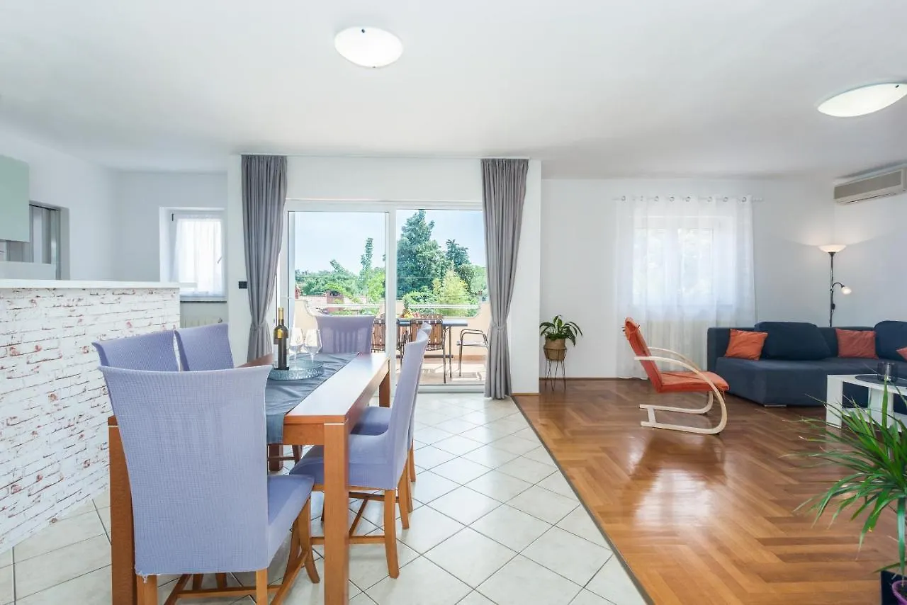 Apartments Emil Pula