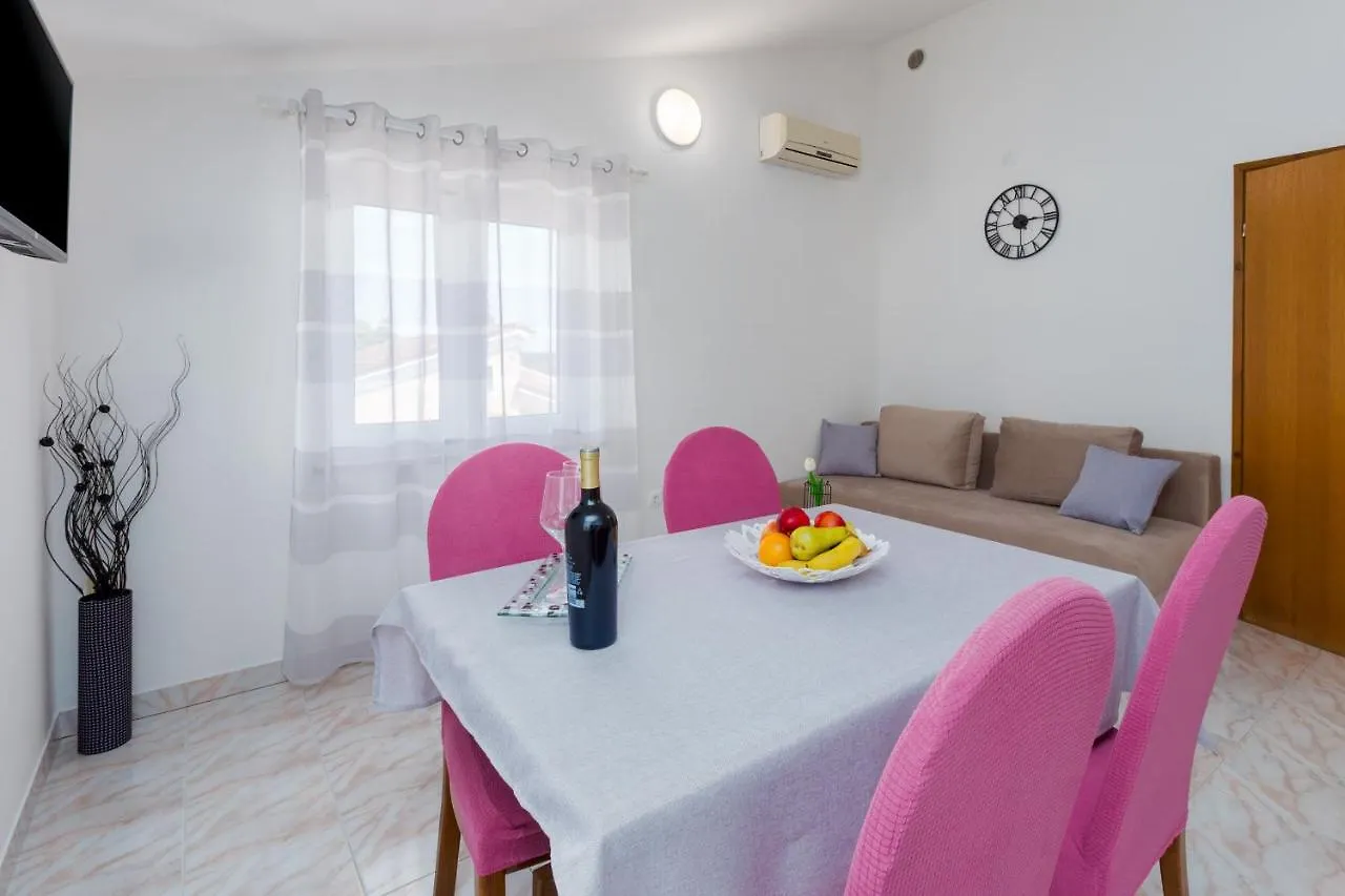 Apartments Emil Pula