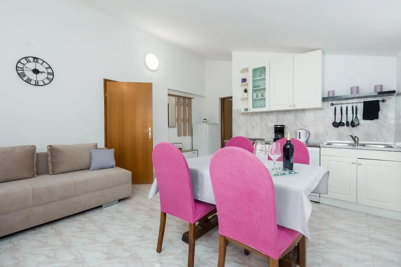 Apartments Emil Pula