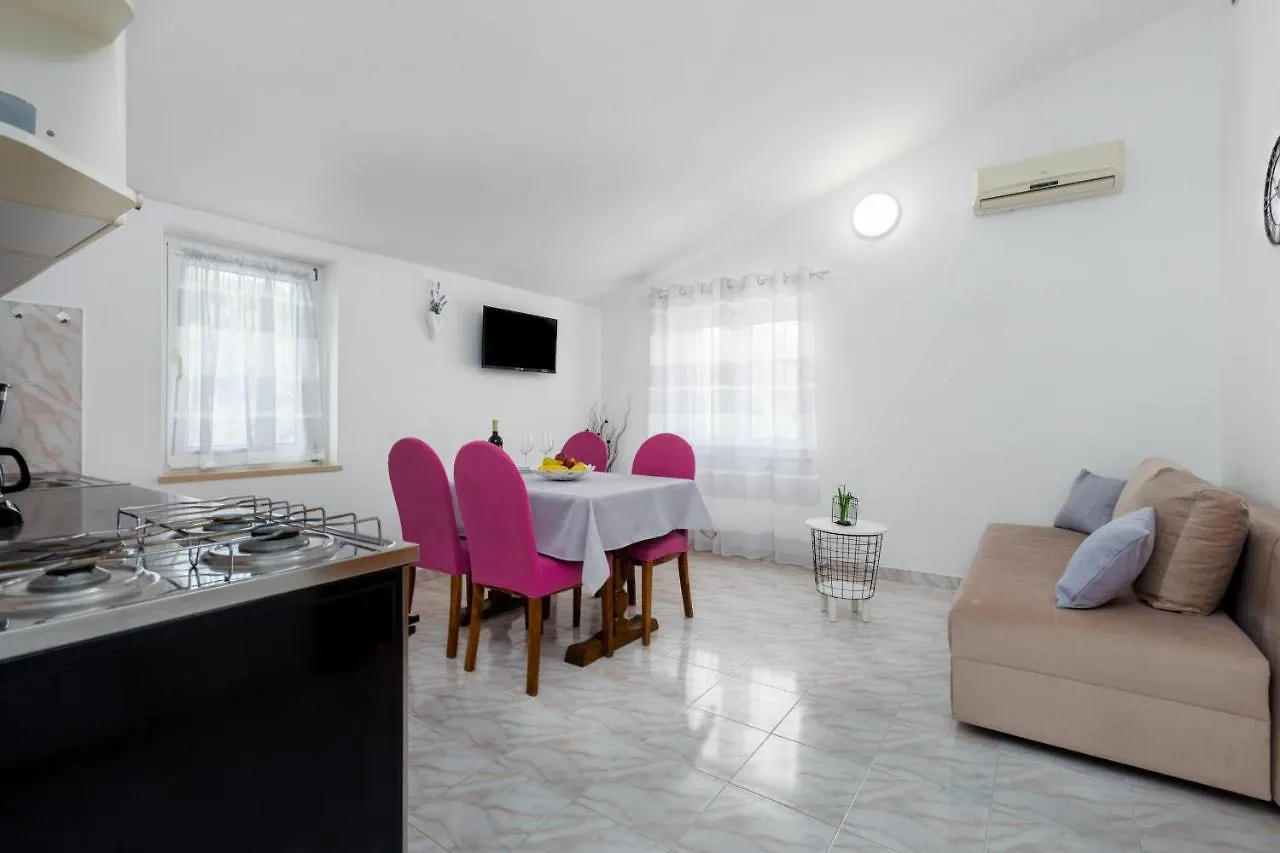Apartments Emil Pula