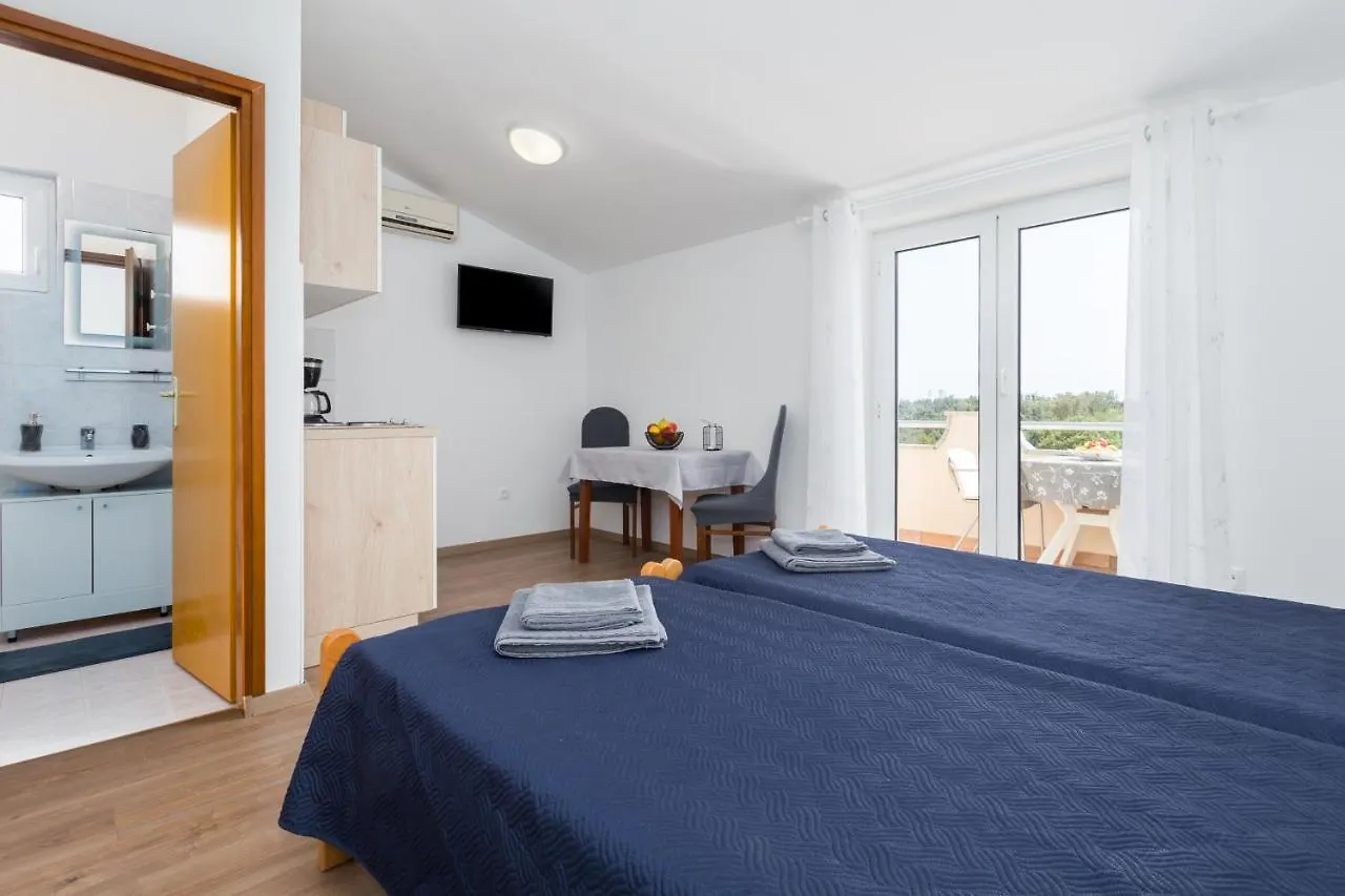 Apartments Emil Pula