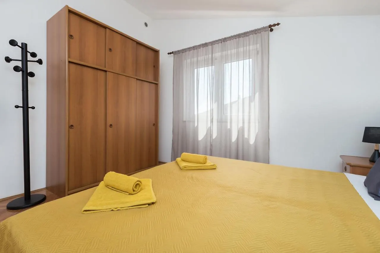 Apartments Emil Pula 0*,  Croatia