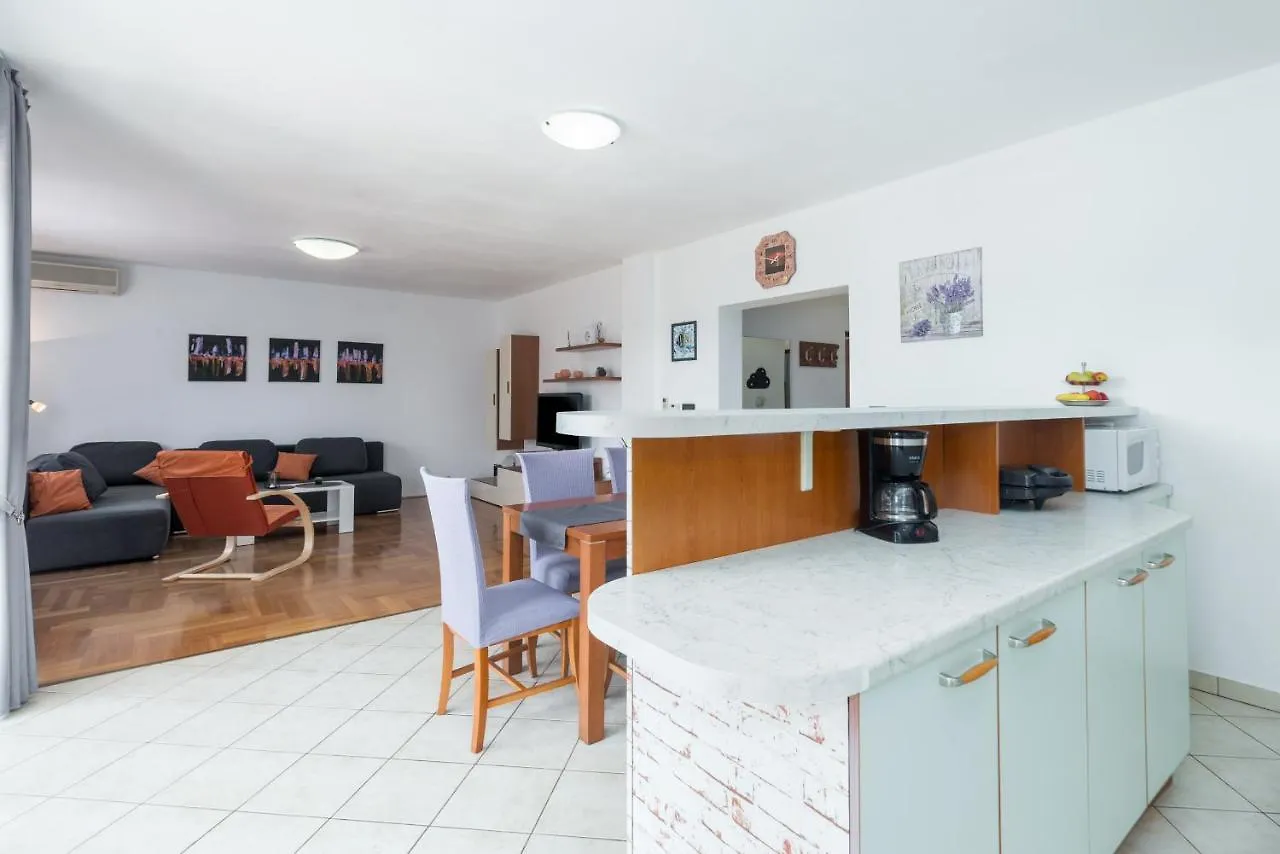 Apartments Emil Pula