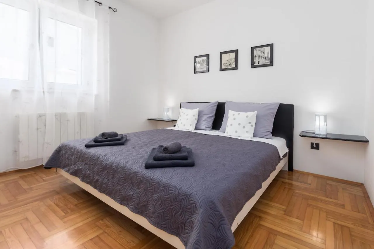 Apartments Emil Pula