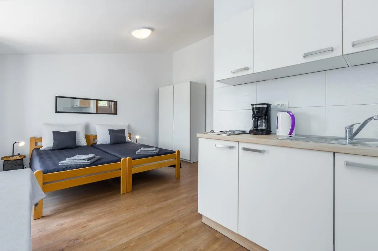 Apartments Emil Pula