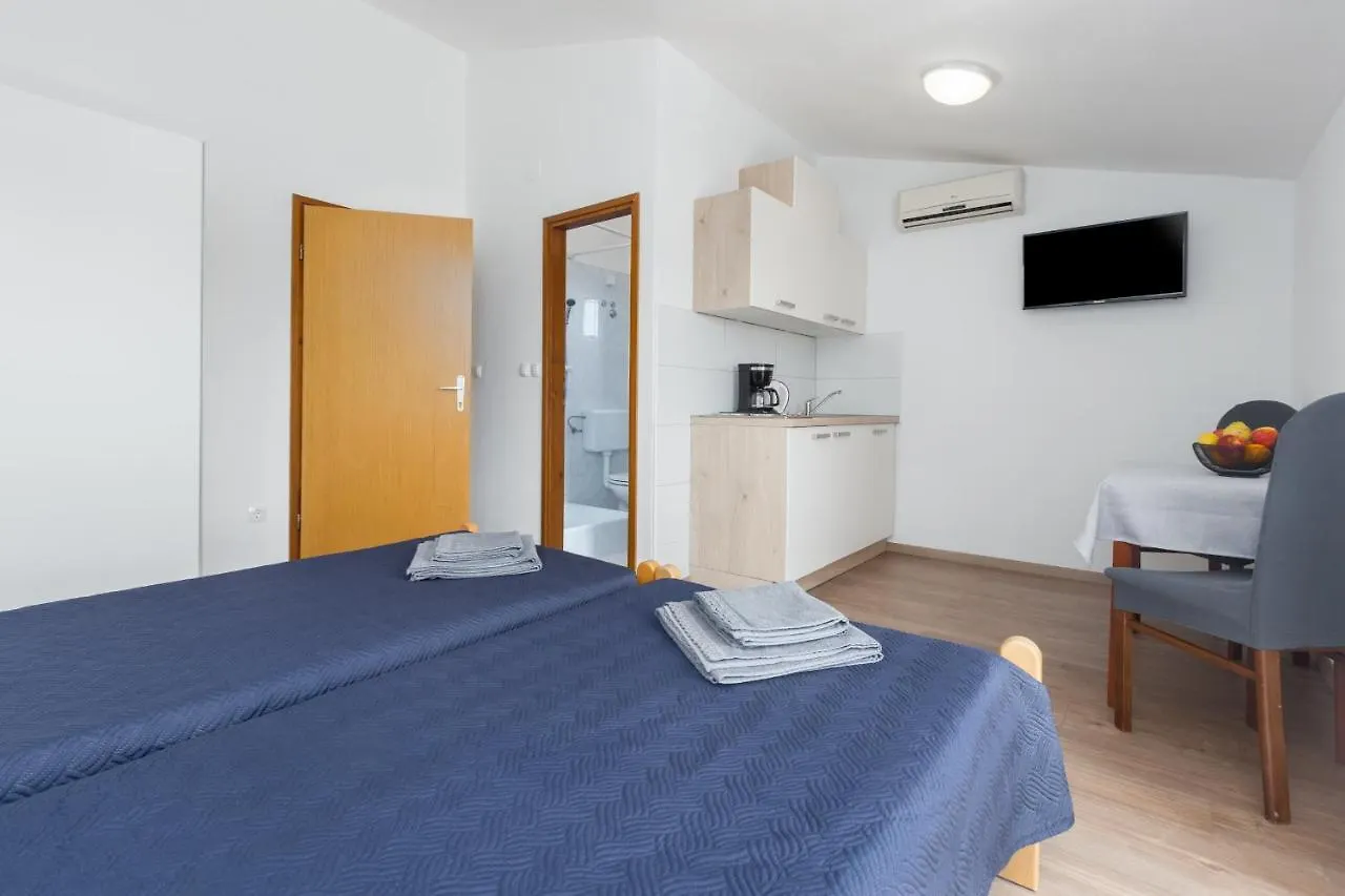 Apartments Emil Pula