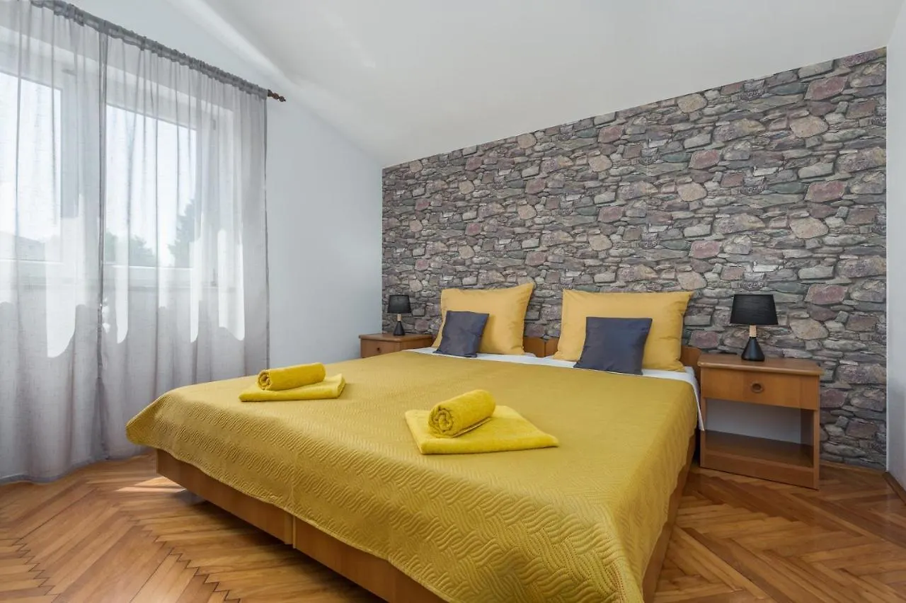 Apartments Emil Pula